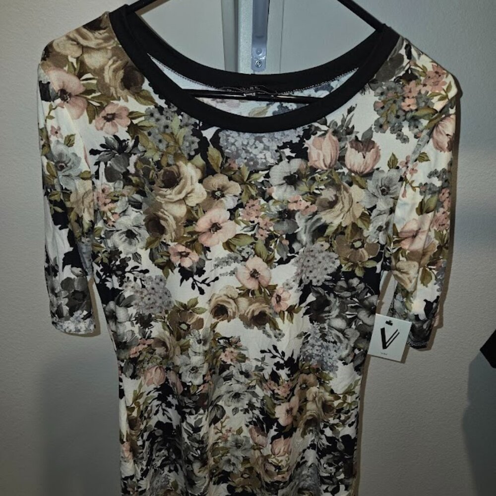 Vibe Sportswear Floral Print Dress with Black Trim - Women's XL